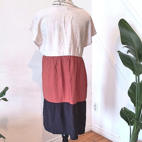 Emery Rose Colorblock Dress in Cream, Rust, and Black. Size Small - Picture 4 of 6